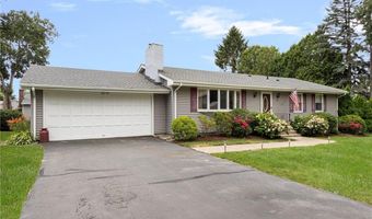 68 Birchwood Dr, Narragansett, RI 02882