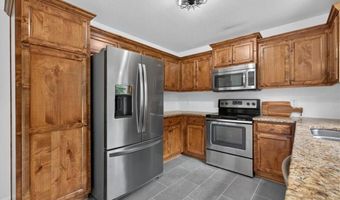 16913 Juniper Dr, Basehor, KS 66007
