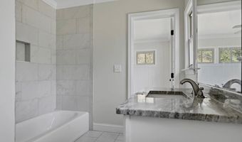 1009 Summit Dr, Albany, GA 31707
