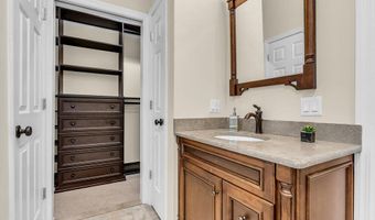 10 Greenwood Pl, Middletown, NJ 07748