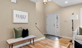 2561 Hidden Meadow Ln, Ballwin, MO 63021