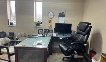 1306 Shull St, Ava, MO 65608