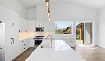 85 COLUMBINE St, Alpine, WY 83128