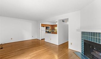 2332 Hidden Meadow Ln, Ballwin, MO 63021