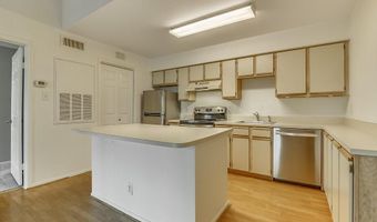 3305 WYNDHAM Cir 353, Alexandria, VA 22302