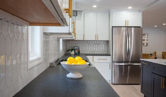 65 Sebbins Pond Dr, Bedford, NH 03110