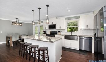121 11th Pl NW, Arab, AL 35016