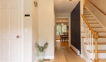 20 Lincoln Dr, North Smithfield, RI 02896