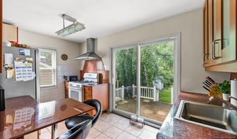 305 E Main St, Bergenfield, NJ 07621