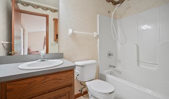 209 Greenbriar Ln, Dalton, OH 44618