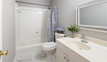 894 Napoli Dr, Ballwin, MO 63021
