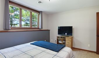 1301 Sandy Ridge Ln, Altoona, WI 54720