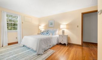 6 Lancaster Pl, Andover, MA 01810