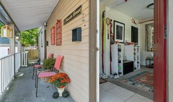 21 Slocum St, Newport, RI 02840