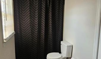 1038 E WALNUT St, Altus, OK 73521