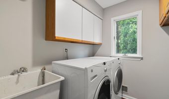 2418 Meadowridge Ct, Ann Arbor, MI 48105