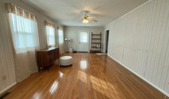 51 N River St, Auxier, KY 41602