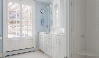 217 Hope St 1, Bristol, RI 02809