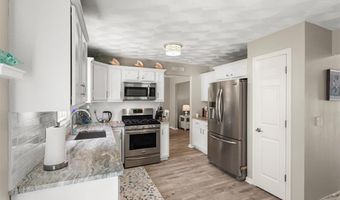 8 Mckay Ct, Warwick, RI 02889