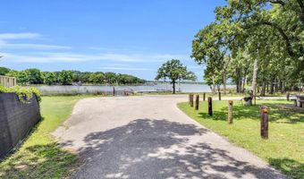 100 Chambers Dr, Alvarado, TX 76009