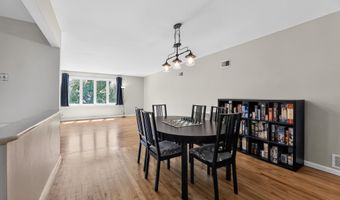 7 Gregg Ln, Bayonne, NJ 07002