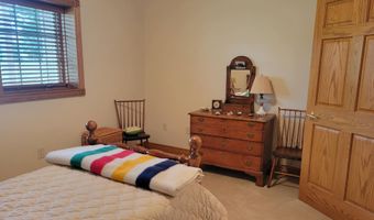 611 Spring View Cir, Beatrice, NE 68310