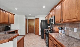 928 Bluestem Dr, Baldwin City, KS 66006