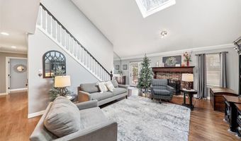 302 Fox Hollow Woods Dr, Ballwin, MO 63021