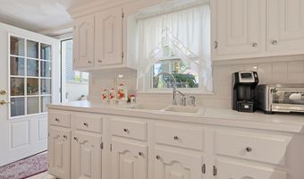 22 Fisher St, Attleboro, MA 02703