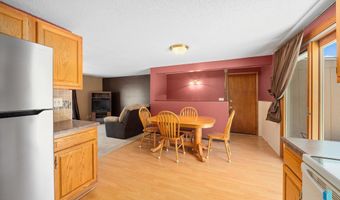 2013 E Sylvan Cir, Brandon, SD 57005