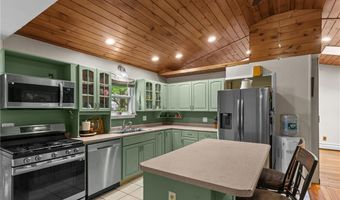 16 Spectacle Ave, Warwick, RI 02888