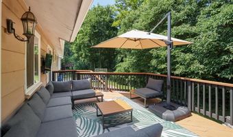 447 Maymont Dr, Ballwin, MO 63011