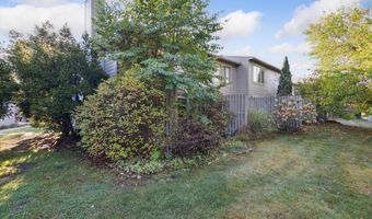 747 Peninsula Ct, Ann Arbor, MI 48105