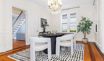17 Everett St, Newport, RI 02840