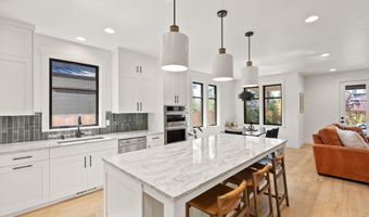 1185 NW Singleton Pl, Bend, OR 97703