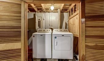 7658 General Meade Ln, Affton, MO 63123