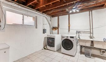 5813 MIDHILL St, Bethesda, MD 20817