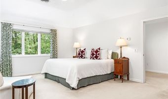 60 Pheasant Dr, East Greenwich, RI 02818