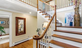 4 Hunters Rd, Bedford, NH 03110