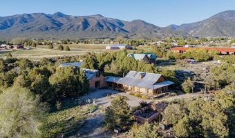26 La Canada Rd, Arroyo Seco, NM 87514