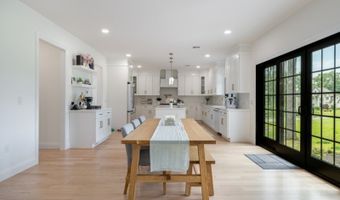 2 Buckingham Rd, Bayonne, NJ 07035