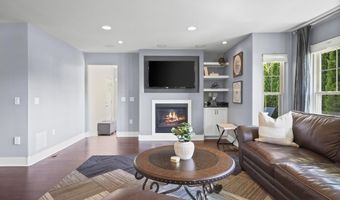 10 Roxbury Rd, Madison, WI 53704