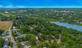 7 Boulevard E, Middletown, RI 02842