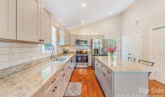 274 Poverty Branch Rd 2, Barnardsville, NC 28709
