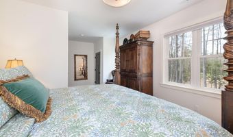 25 Clay Point Rd, Alton, NH 03809