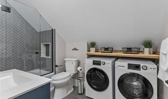 20 Summer St 2, Newport, RI 02840