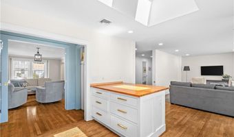 24 Huntington Dr, East Providence, RI 02916