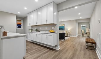 735 N GEORGE MASON Dr, Arlington, VA 22203