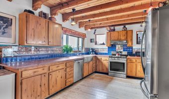 42 A And B Arroyo Hondo Seco Rd, Arroyo Hondo, NM 87513