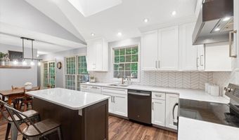 1008 Westrun Dr, Ballwin, MO 63021